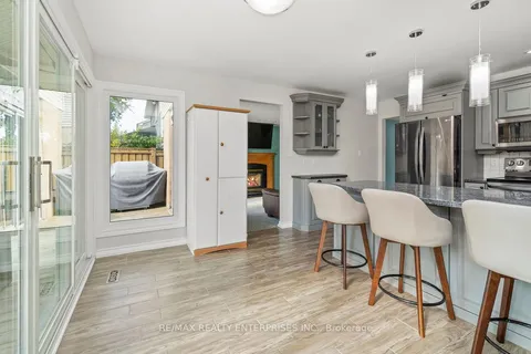 2054 Hunters Wood Drive, Burlington, ON L7M 2V1