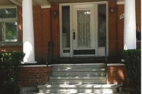 16 Wellington Street, Brampton, ON L6W 1Y2