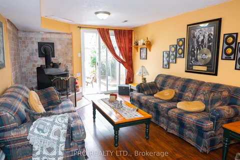 15 Andrew Street, Orangeville, ON L9W 4E5