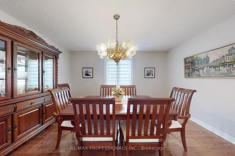 4183 Renoak Court, Mississauga, ON L5C 4K3