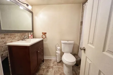 33 Courtleigh Square, Brampton, ON L6Z 1J2