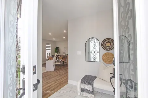6 Midhurst Drive, Toronto, ON M9V 1Z7