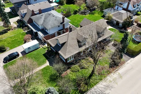 24 Hiawatha Parkway, Mississauga, ON L5G 3S2