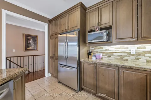 28 Hampton Springs Drive, Brampton, ON L6P 2W4