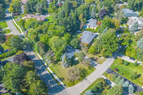 500 Old Poplar Row, Mississauga, ON L5J 2N8