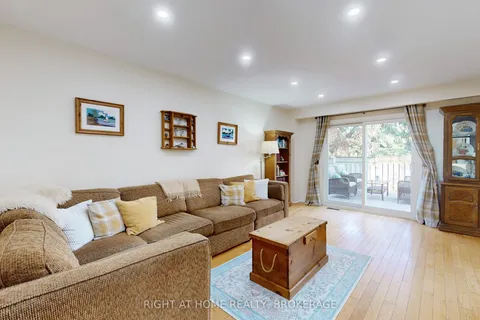 496 Tipperton Crescent, Oakville, ON L6L 5C9