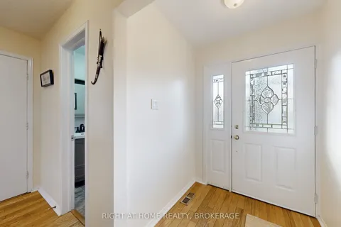 496 Tipperton Crescent, Oakville, ON L6L 5C9
