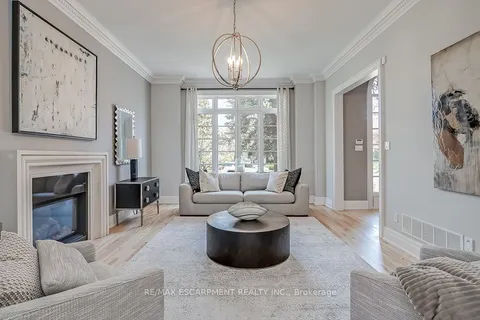 246 Pomona Avenue, Burlington, ON L7N 1T1
