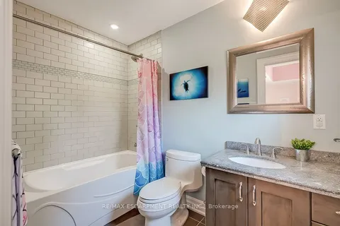 246 Pomona Avenue, Burlington, ON L7N 1T1