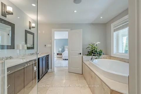 246 Pomona Avenue, Burlington, ON L7N 1T1