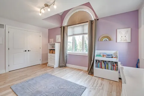 246 Pomona Avenue, Burlington, ON L7N 1T1