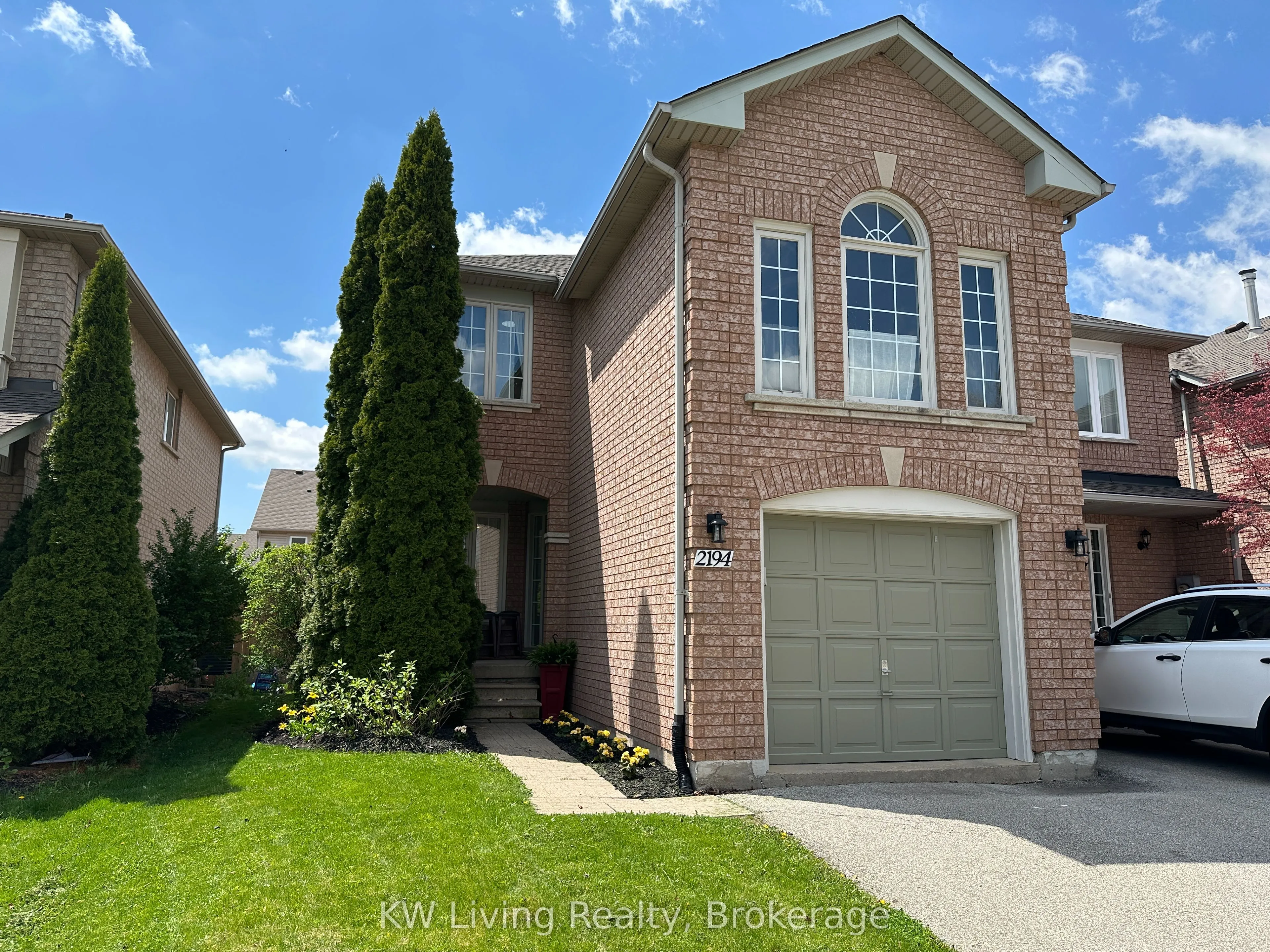 2194 Pell Crescent, Oakville, ON L6M 3T5