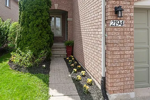 2194 Pell Crescent, Oakville, ON L6M 3T5