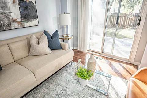 3841 Densbury Drive, Mississauga, ON L5N 6Z3