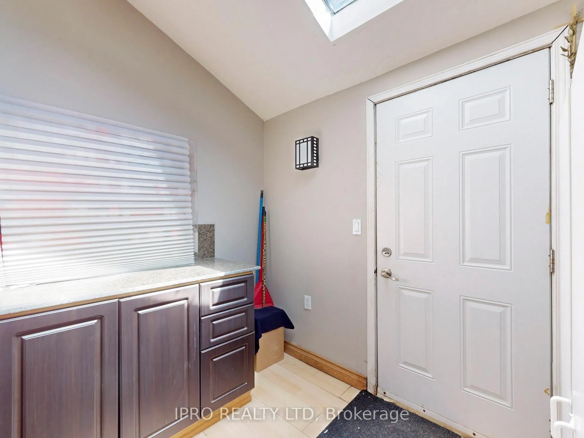 219 Queen Street, ON L6Y 1M6