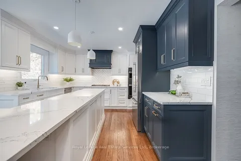 1225 Old Post Drive, Oakville, ON L6M 1A5