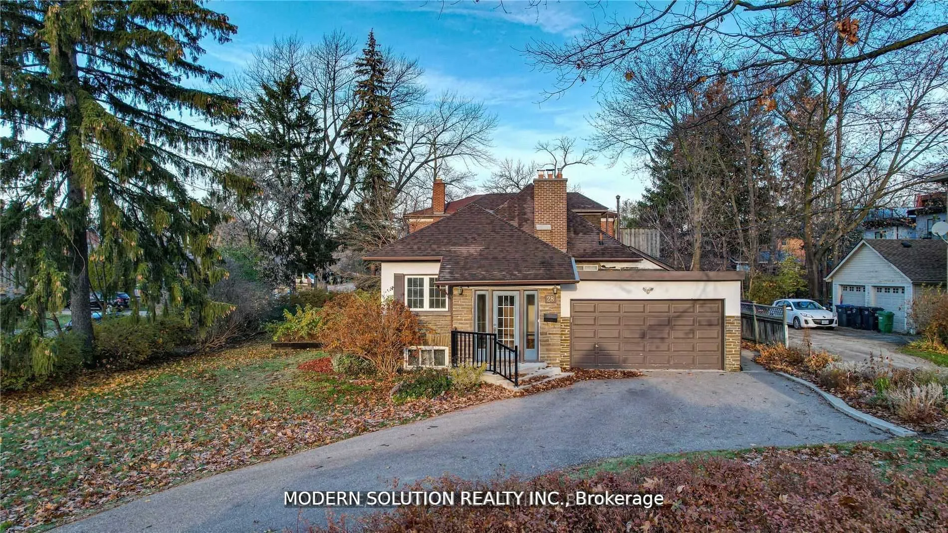 28 Forest Avenue, Mississauga, ON L5G 1K8