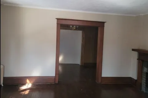 28 Forest Avenue, Mississauga, ON L5G 1K8