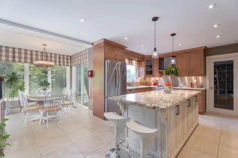 6127 Cheega Court, Mississauga, ON L5N 3Y9