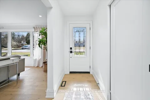 869 CONDOR Drive, Burlington, ON L7T 3A8