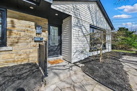 869 CONDOR Drive, Burlington, ON L7T 3A8