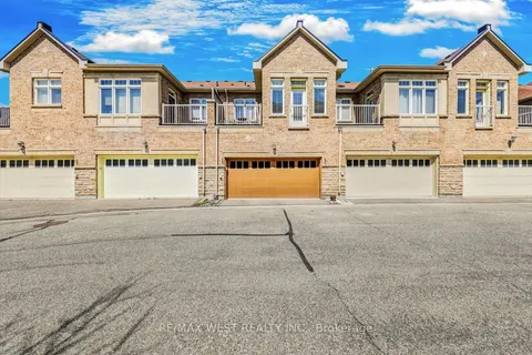 2036 Lakeshore Road, Mississauga, ON L5J 1J8
