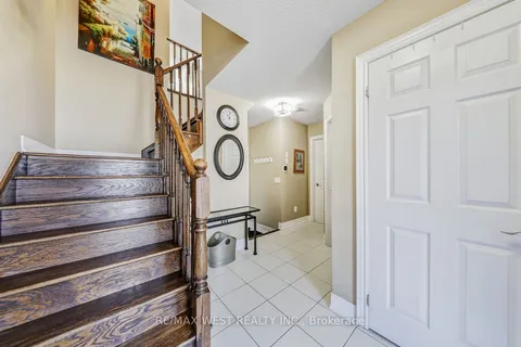 2036 Lakeshore Road, Mississauga, ON L5J 1J8