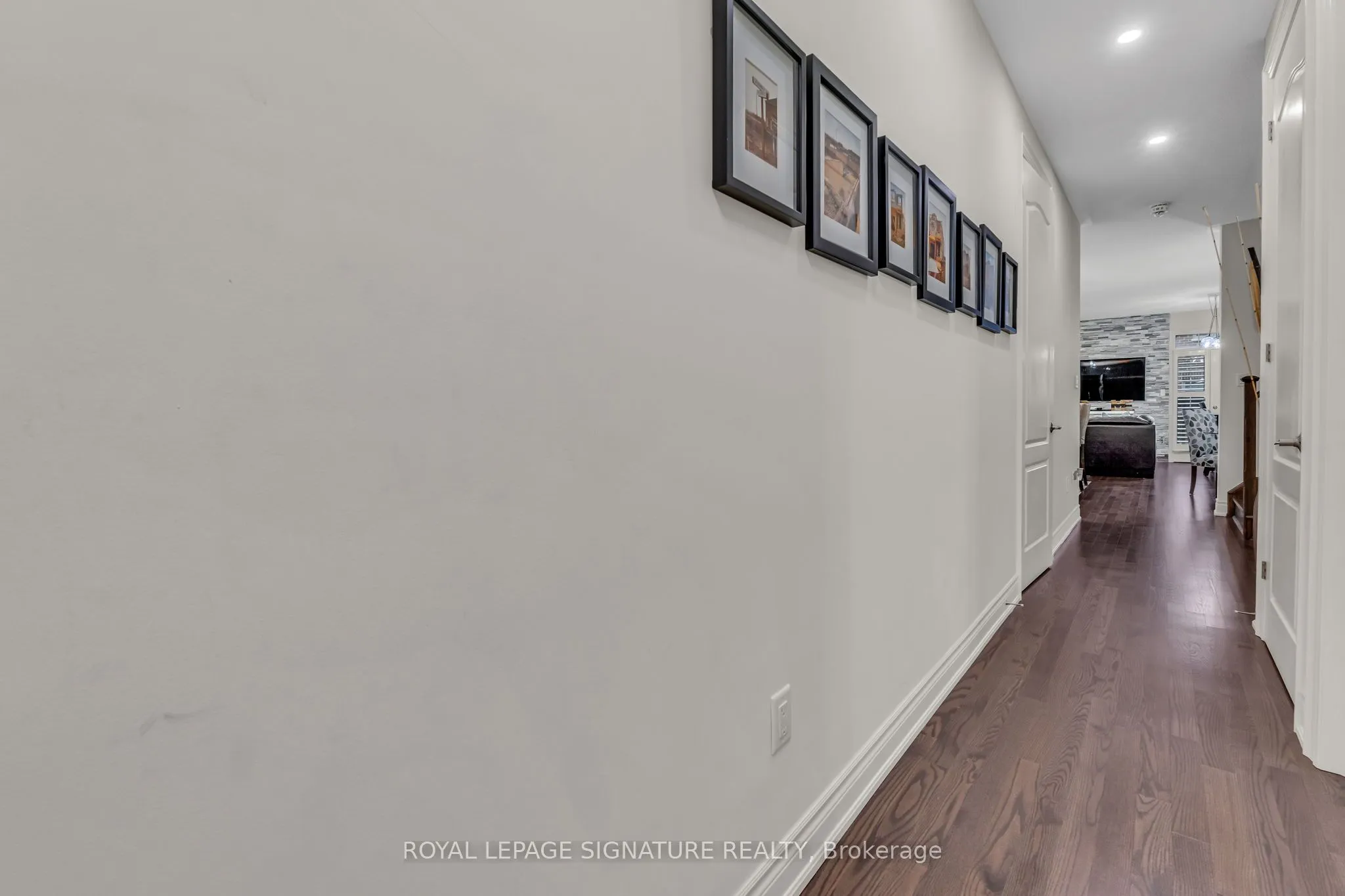 8 Gruenwald Gate, Brampton, ON L6Y 0E3
