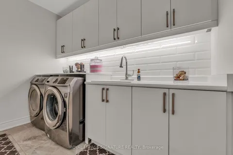 8 Gruenwald Gate, Brampton, ON L6Y 0E3