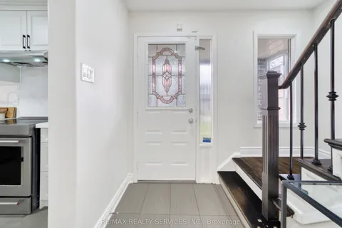 8 Luminous Court, Brampton, ON L6Z 2B3