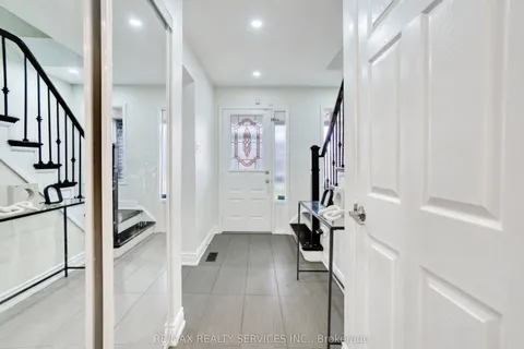 8 Luminous Court, Brampton, ON L6Z 2B3