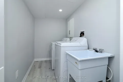 1353 Spring Garden Court, Mississauga, ON L5N 8K5