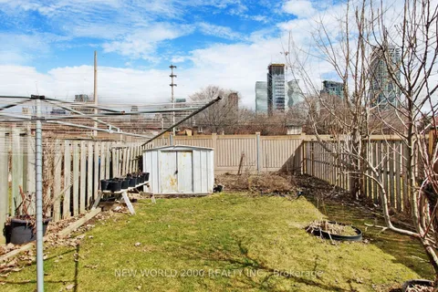 676 Galloway Crescent, Mississauga, ON L5C 3W1