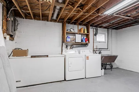 1447 Merrow Road, Mississauga, ON L5J 3C4