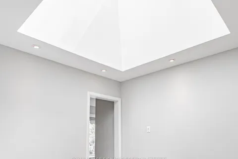 1447 Merrow Road, Mississauga, ON L5J 3C4