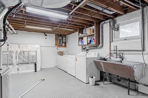 1447 Merrow Road, Mississauga, ON L5J 3C4