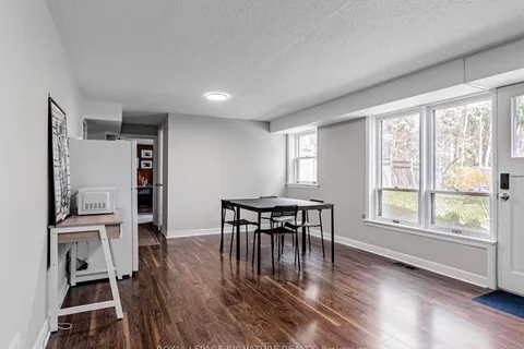 1447 Merrow Road, Mississauga, ON L5J 3C4