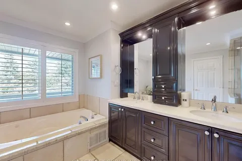 5359 Ruperts Gate Drive, Mississauga, ON L5M 5C4