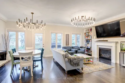 1223 Azinger Lane, Mississauga, ON L5E 0A7