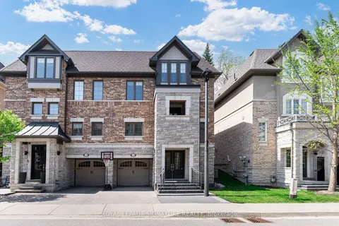 1223 Azinger Lane, Mississauga, ON L5E 0A7