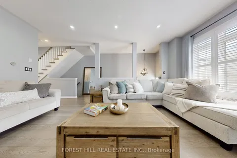 7203 Triumph Lane, Mississauga, ON L5N 0C5