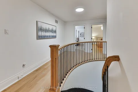 138 Cavendish Court, Oakville, ON L6J 5S2