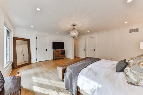 138 Cavendish Court, Oakville, ON L6J 5S2
