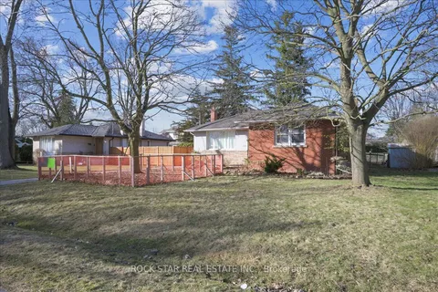 260 WELDON Avenue, Oakville, ON L6K 2J1