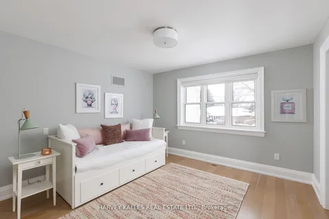 588 Stephens Crescent, Oakville, ON L6K 1Y3