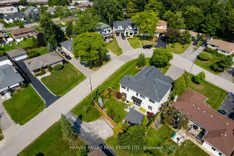 588 Stephens Crescent, Oakville, ON L6K 1Y3