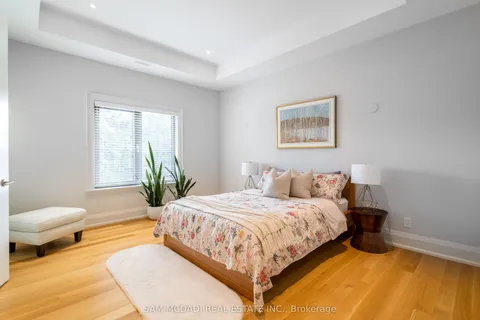 1456 Applewood Road, Mississauga, ON L5E 2M1