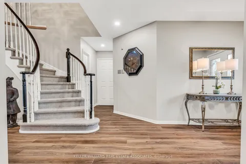 2224 Vista Drive, Burlington, ON L7M 3N5