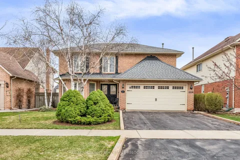 2224 Vista Drive, Burlington, ON L7M 3N5
