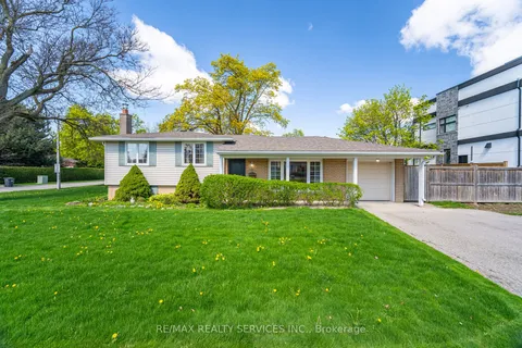 2 Ferndale Crescent, Brampton, ON L6W 1E9
